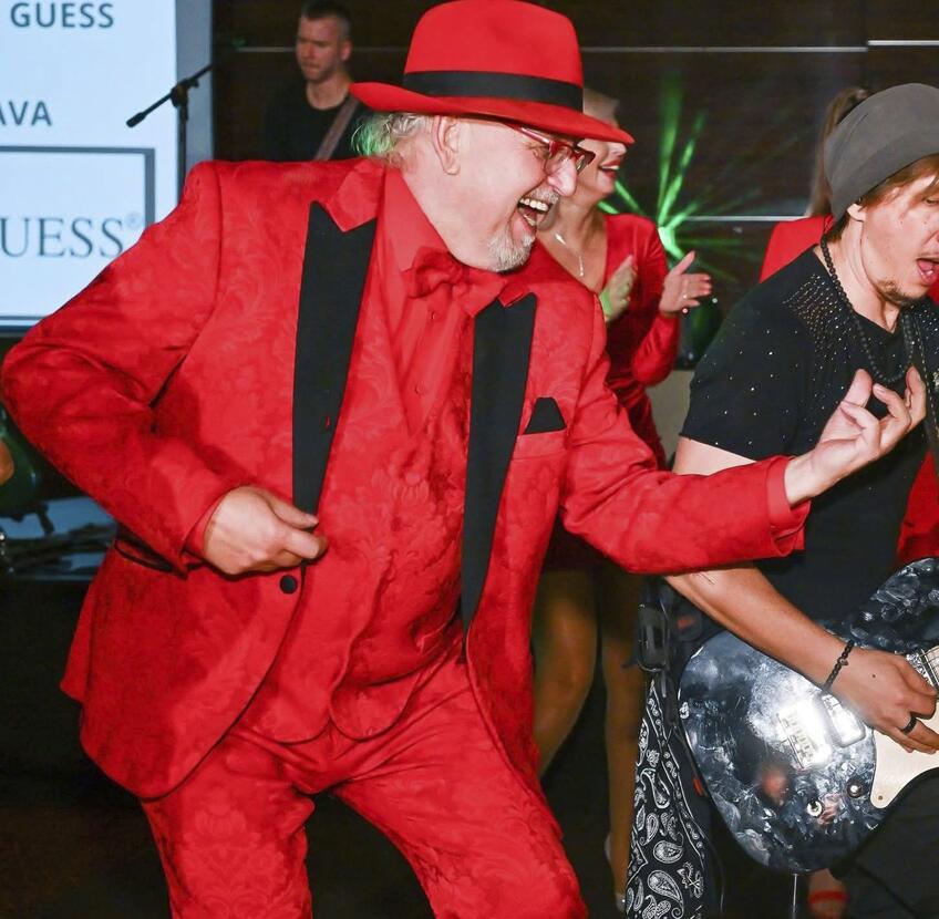 Odborník na krásu Jozef Oklamčák: Červená farba mi dodáva energiu