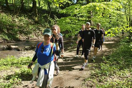 Nordic walking ako terapia? Nový projekt Walk and Talk podporuje duševné zdravie dievčat a žien