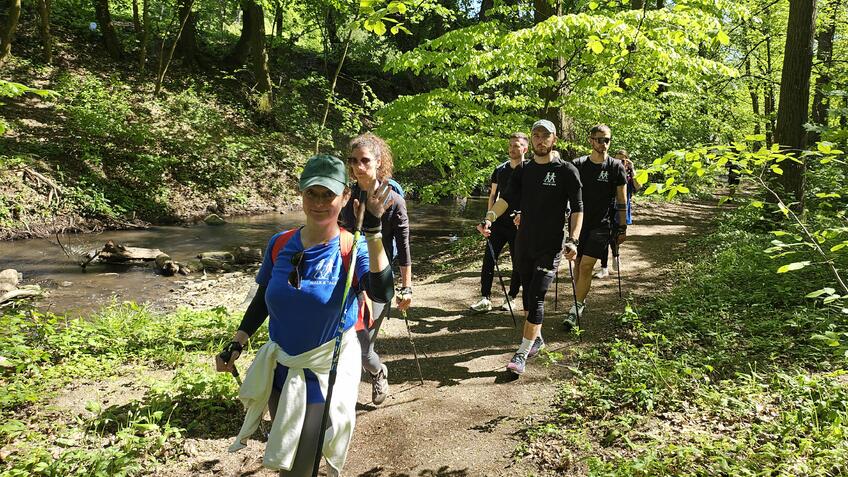 Nordic walking ako terapia? Nový projekt Walk and Talk podporuje duševné zdravie dievčat a žien