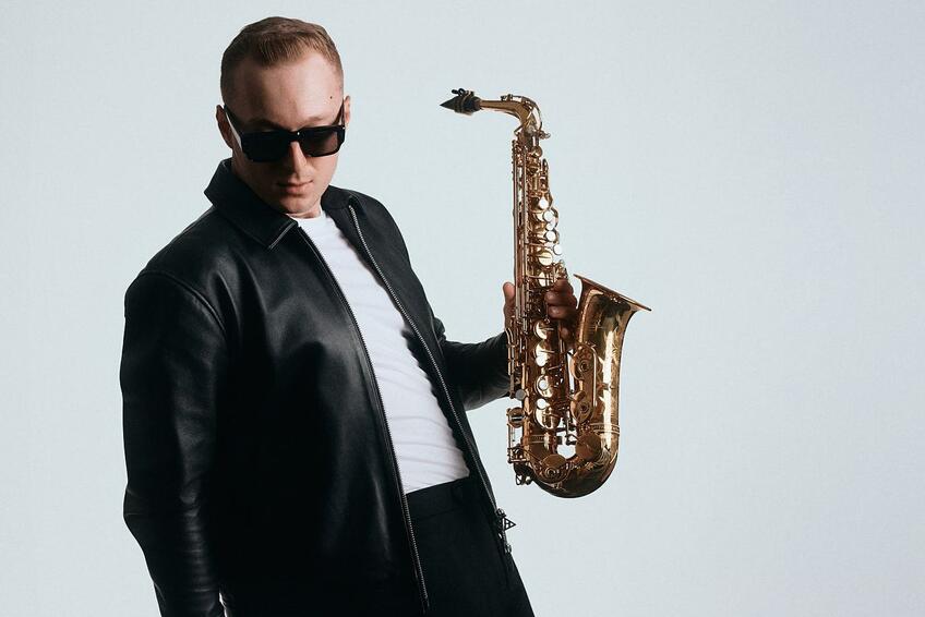 Slovenský džezmen Nikola Bankov posúva hranice džezu, aj saxofónu.