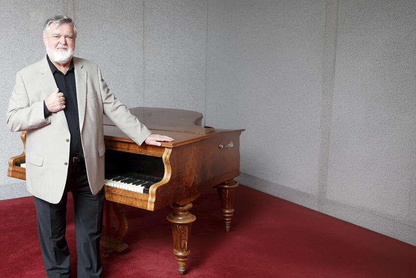 Peter Dvorský: Chlapec z Hornej Vsi, ktorému tlieskal svet