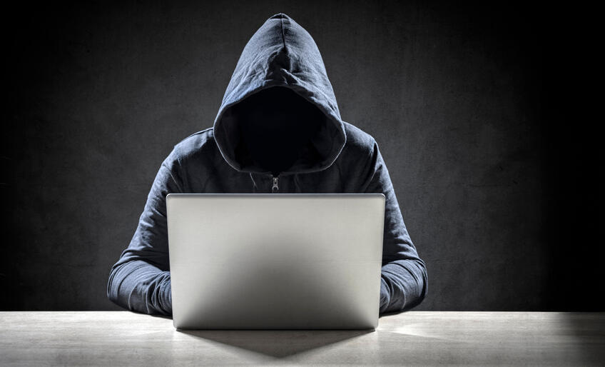 Internetové podvody oberajú seniorov o peniaze: Zlodeji za obrazovkou