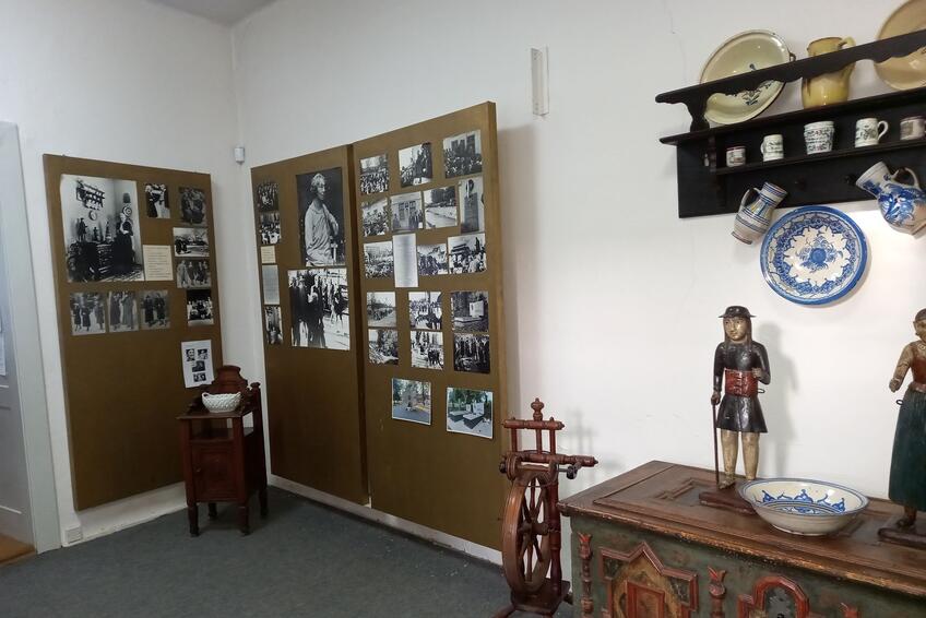 Pamätná izba spisovateľky Ľudmily Podjavorinskej. 