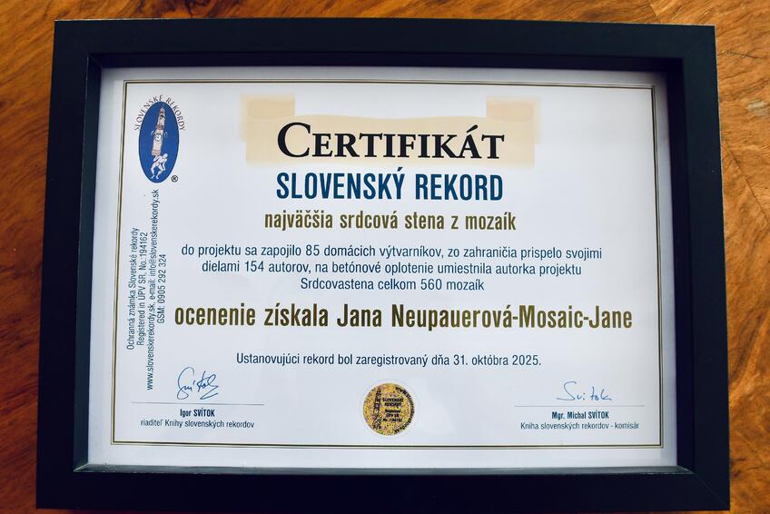 REKORD: Potvrdenie, že v Moste pri Bratislave  je naozaj najviac srdiečok na  jednom mieste. 