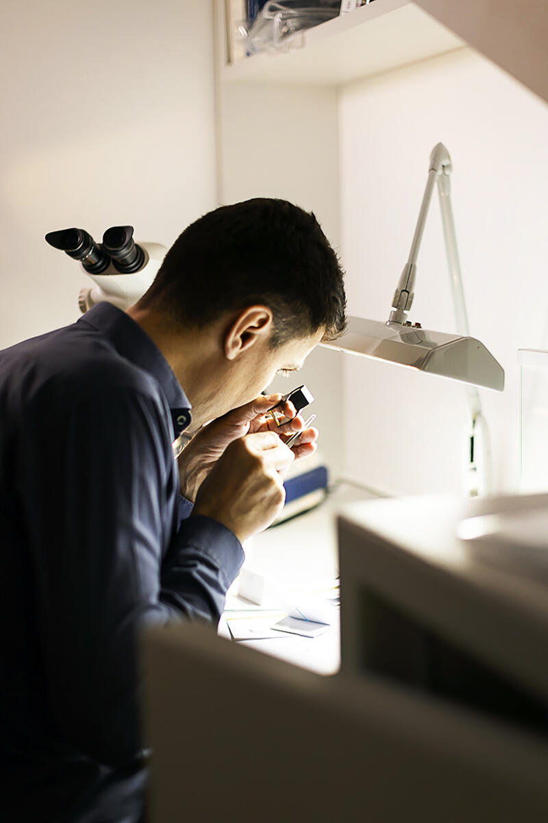 Gemológ Martin Mikuš a tajný svet drahých kameňov: Ako rozoznať pravý od falošného?