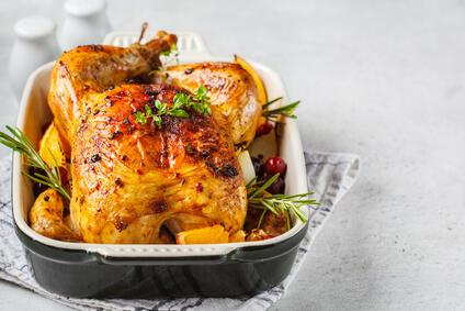 Pečené kuriatko chutí snáď každému.