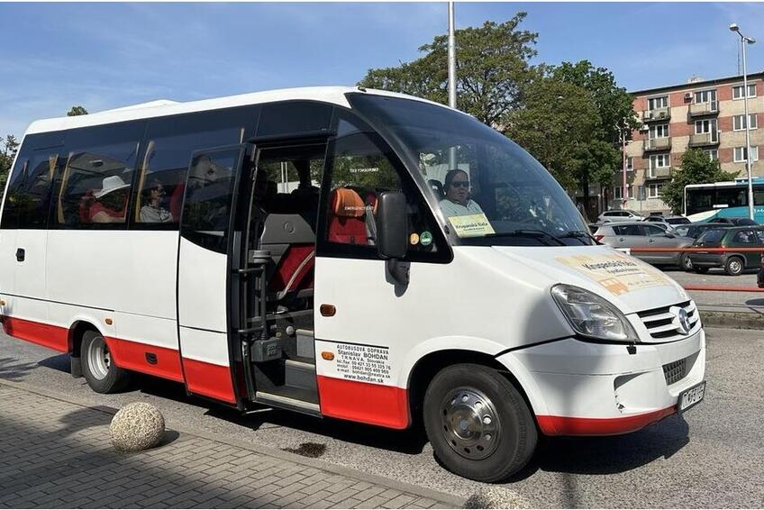 Krupanská fčela vás odvezie do obce Dolná Krupá zadarmo. 
