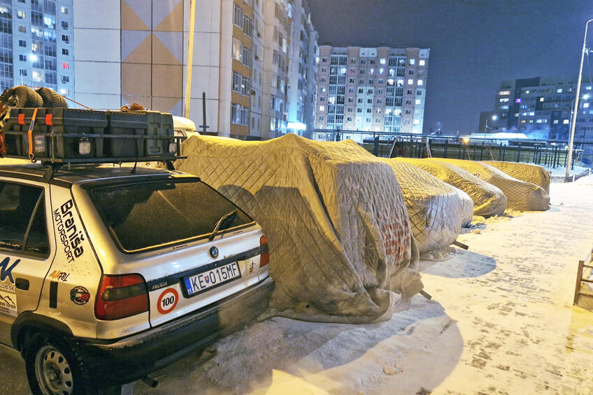 TOTO ASI U NÁS NEUVIDÍTE: Autá v mimoriadne chladných oblastiach sú naštartované po celú noc.