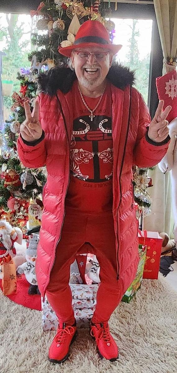 Odborník na krásu Jozef Oklamčák: Červená farba mi dodáva energiu