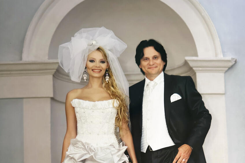 2010: Natália si vzala za manžela právnika Juraja Bizoňa.