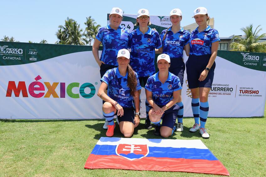 Na brehu Tichého oceánu v mexickom Acapulcu sa začali 5. majstrovstvá sveta (FIFG World Cup) vo footgolfe, toto je naše ženské družstvo.. 