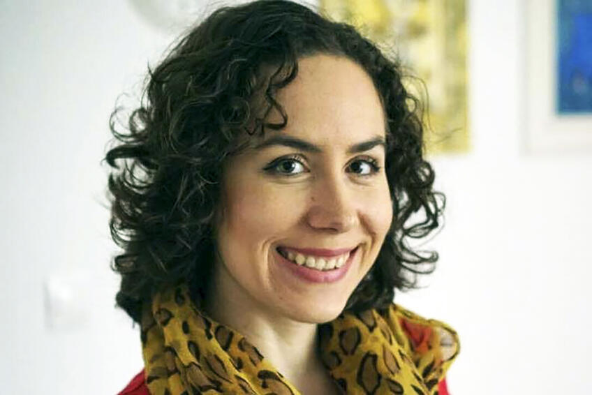 DCÉRA LUCIA: Je jazykovedkyňa a prekladateľka.  Citlivo sa stará o Satinského odkaz a spravuje  otcovu literárnu pozostalosť.