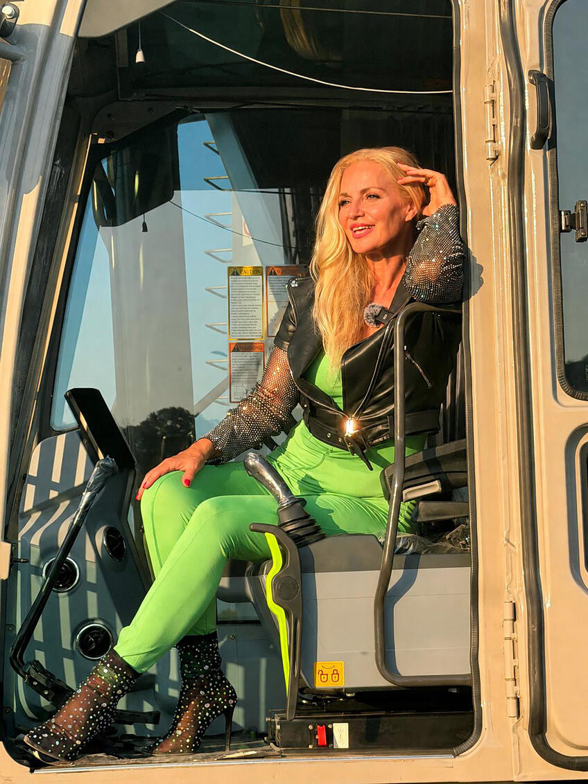 Speváčka Marcella Molnárová: Keď treba, zo mňa bude aj bagristka!