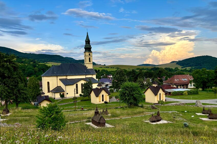 ĽUTINA: Je to zrejme jediné pútnické miesto, kde sa uctieva Panna Mária vďaka zjaveniam svätého Mikuláša.