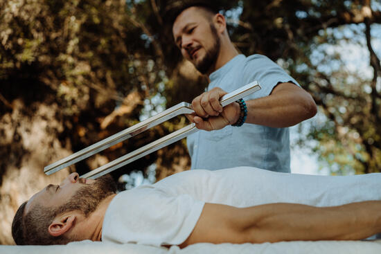 Peter Kováč sa venuje práci so zvukom. Terapeutické ladičky: Každá bunka v našom tele má svoju vlastnú frekvenciu