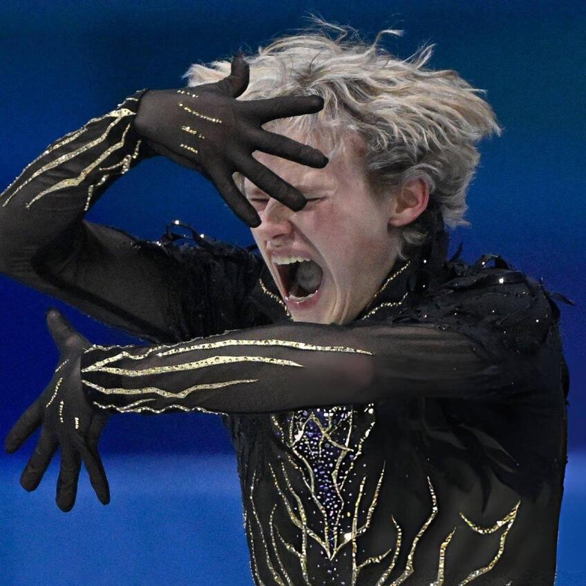 Geniálny krasokorčuliar Ilia Malinin šokoval na olympiáde celý svet: Najprv salto vzad, potom úplný prepad