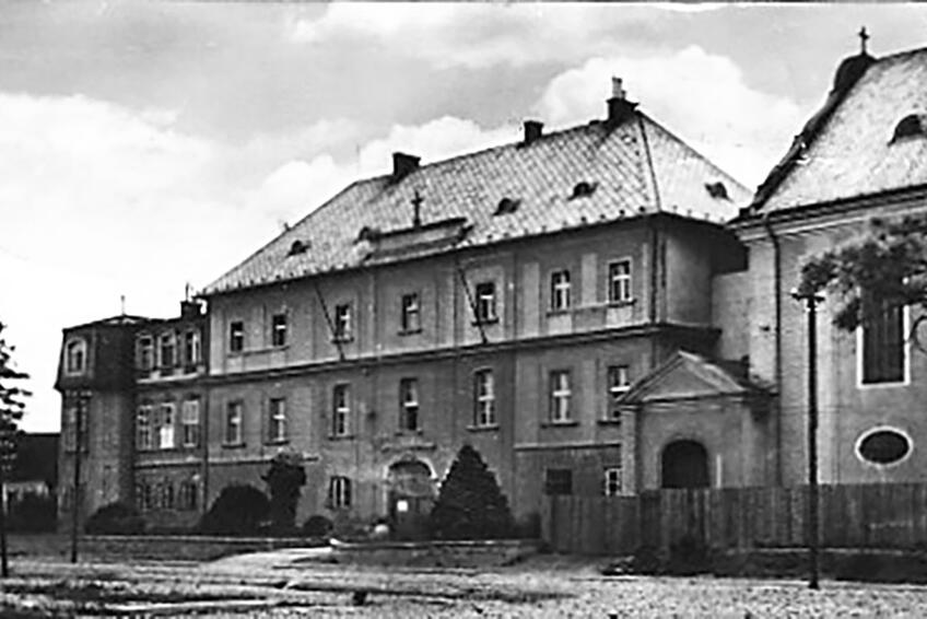 ZHABANÉ KLÁŠTORY: Štát zabavil aj kláštor Sestier sv. Kríža v Podunajských Biskupiciach, ktorý premenil na nemocnicu.