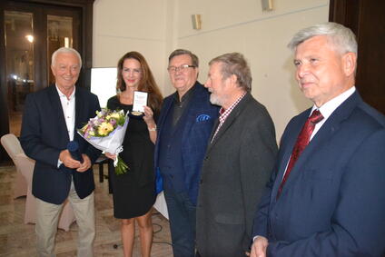 Únia slovenských novinárov vyhlásila vo štvrtok popoludní ďalšieho laureáta Ceny Gaba Zelenaya za celoživotný prínos pre slovenskú žurnalistiku a šport. 