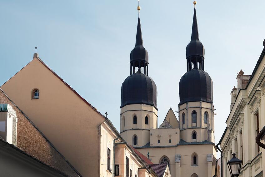 Trnava bola vždy jedným z najdôležitejších centier rímskokatolíckej cirkvi na Slovensku a stojí tu množstvo prekrásnych kostolov.