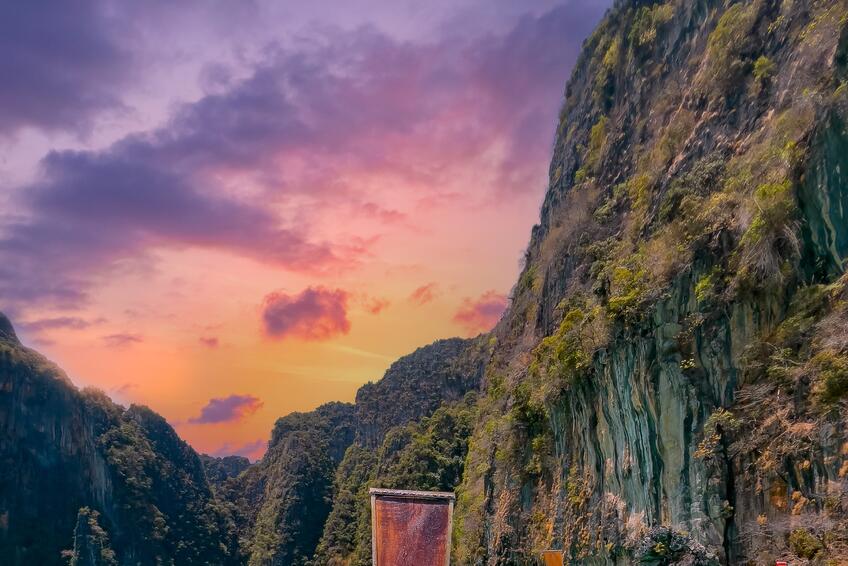 Aj takéto západy slnka si môžete užiť na dovolenke.