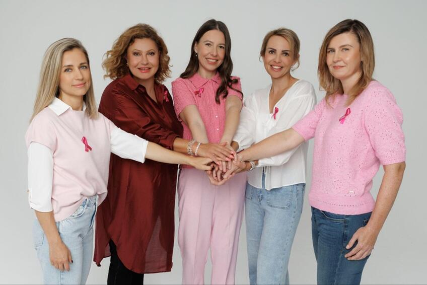 POVEDZTE NIE RAKOVINE: Zľava lekárka Bela Mriňáková, prezidentka Nie rakovine Jana Pifflová Španková, tvár kampane Michaela Králiková, lekárky Miroslava Malejčíková a Bibiana Vertáková Krakovská.