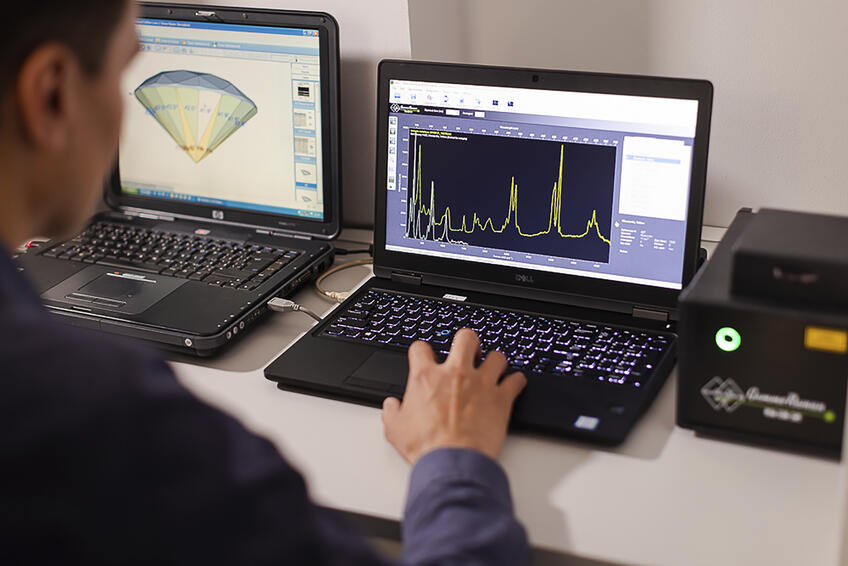 Gemológ Martin Mikuš a tajný svet drahých kameňov: Ako rozoznať pravý od falošného?