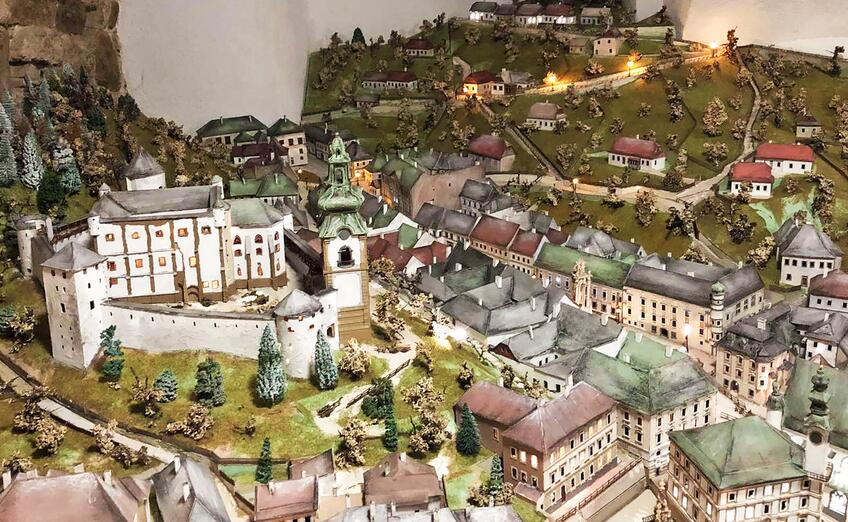 Architekt Peter Chovan (56) vytvoril unikátny model Banskej Štiavnice: Zázrak z kartónu