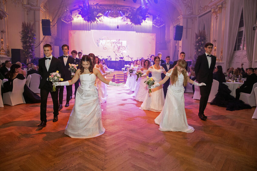 Tradícia bálov v Bratislave: Od prešporských palácov k Redute