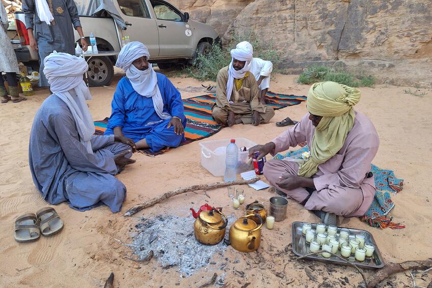 TRADIČNÝ ČAJ: Príprava silného a sladkého čaju je rituálom.