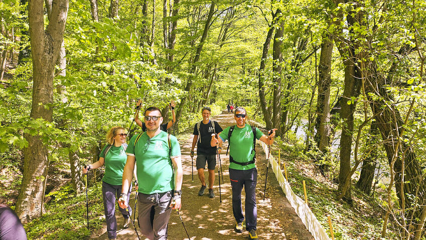 Nordic walking ako terapia? Nový projekt Walk and Talk podporuje duševné zdravie dievčat a žien