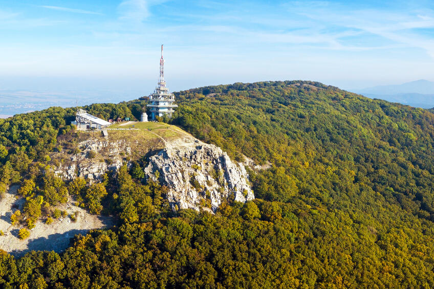 ZOBOR: Nachádza sa tu viacero archeologických nálezísk.