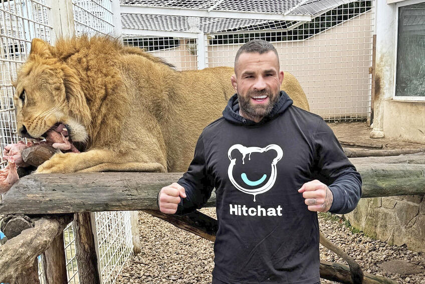 Karlos Vémola je známy chovom exotických zvierat.