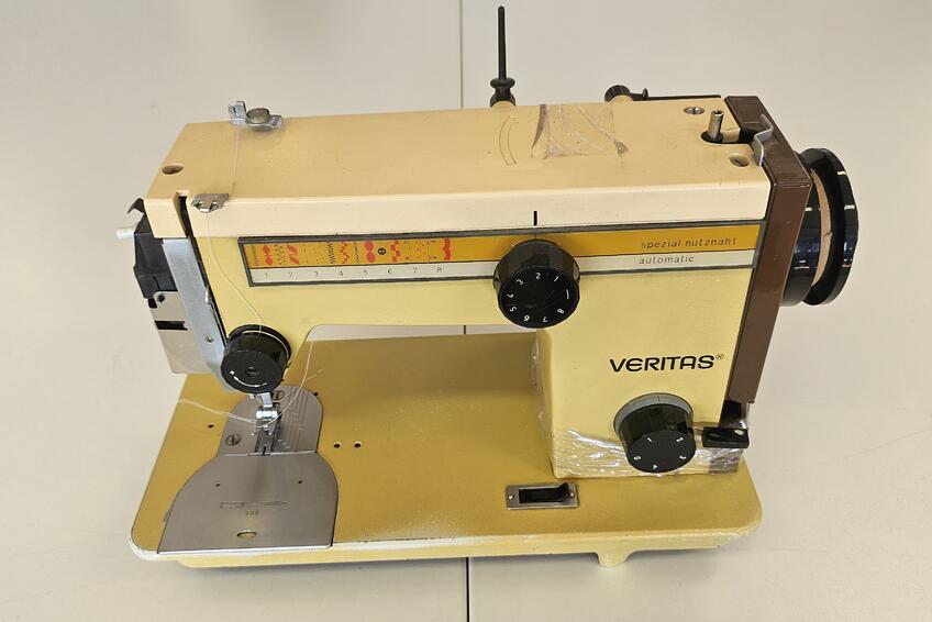 Prvý šijací stroj dostala ako 14-ročná od svojho otca. 