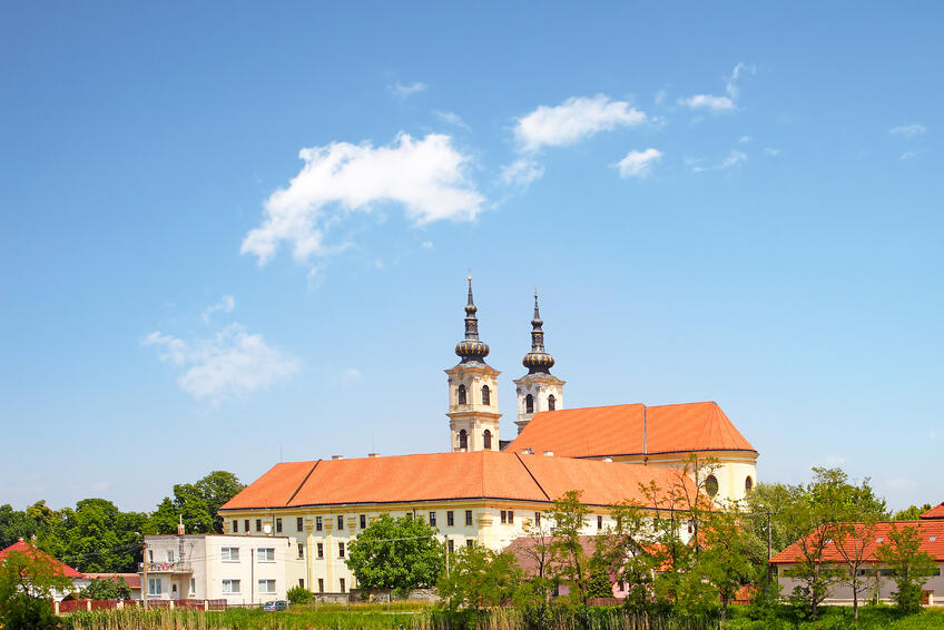 Príbeh národnej svätyne Sedembolestnej Panny Márie v Šaštíne: Od zázrakov k tradícii 