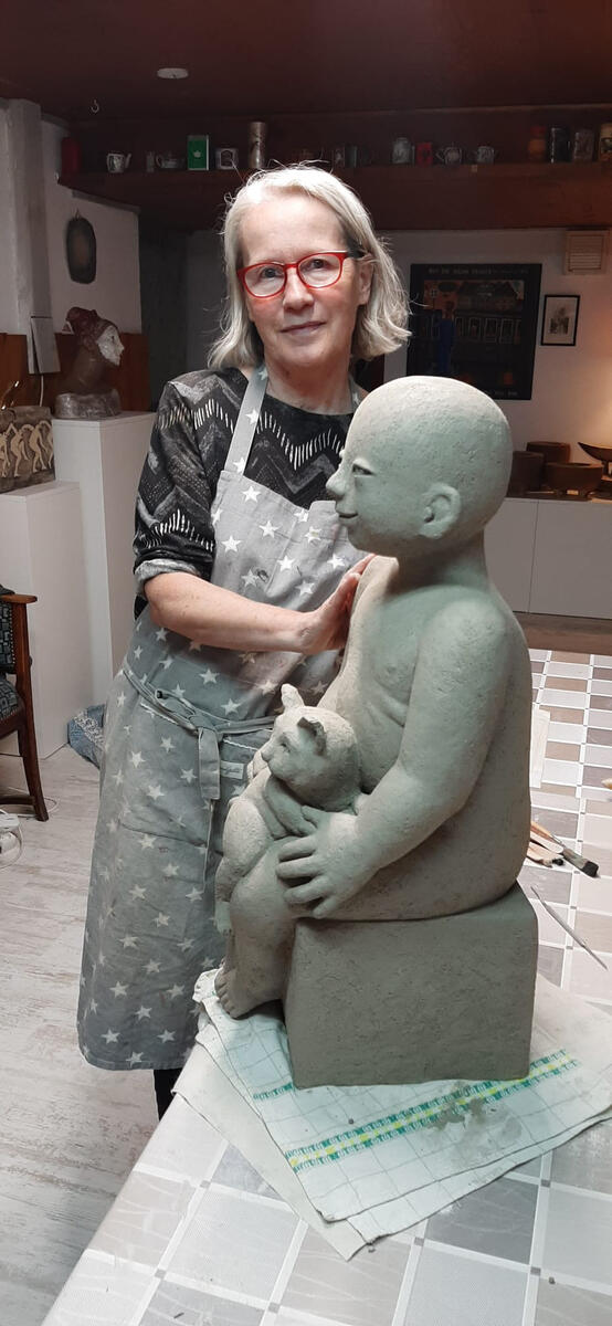 Pri návšteve Piešťan si nájdite čas na zaujímavú výstavu: Hlinené úsmevy Márie Banášovej