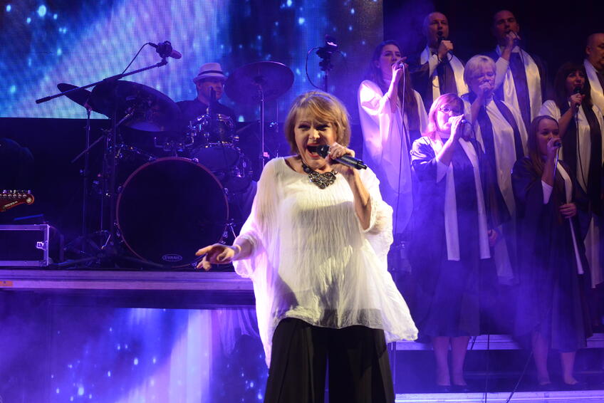 Jana Kocianová  († 72) a kapela The Gospel Family v Dubnici nad Váhom v roku 2015 