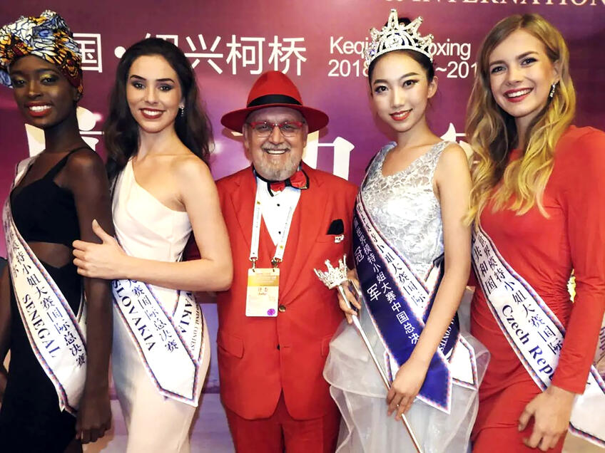 Odborník na krásu Jozef Oklamčák: Červená farba mi dodáva energiu