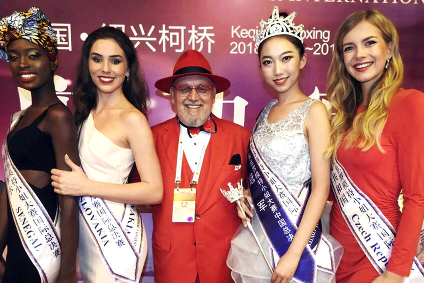 Miss Model of the world v Číne: Celý život sa pohybuje v spoločnosti krásnych žien. 