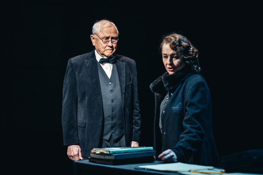 Hoci návrat pred kameru už neplánuje, v divadle ešte hrá v predstavení Hana, ktoré je stále vypredané. 