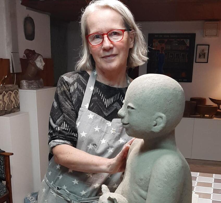 Pri návšteve Piešťan si nájdite čas na zaujímavú výstavu: Hlinené úsmevy Márie Banášovej