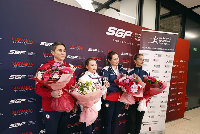 S TRÉNERKOU: Luciu trénuje Katarína Krekáňová (prvá zľava).