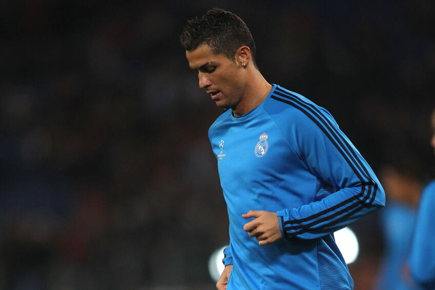 RONALDO: Utrpel také vážne zranenie kolena, že ho rovno po odchode z ihriska previezli do nemocnice.