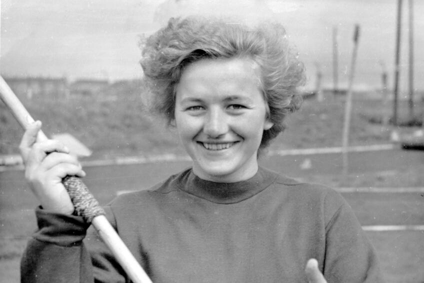 TERÉZIA JEDLIČKOVÁ: Je najstaršou žijúcou slávnou cíferskou športovkyňou, 2-násobná majsterka Slovenska v hode oštepom z rokov 1958 a 1959, ktorá v apríli oslávila svoje 90. narodeniny.