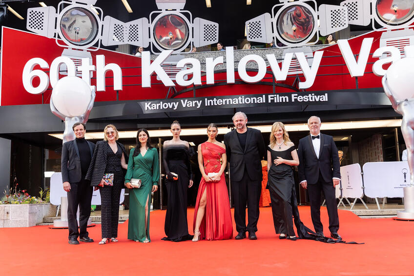 Spolu s kolegami  a tvorcami predstavila na festivale v Karlových Varoch filmovú novinku s názvom Prameň.