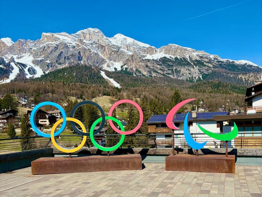 Vieme, aký bude otvárací ceremoniál zimnej olympiády 2026: Katedrála, Armani a Dolomity