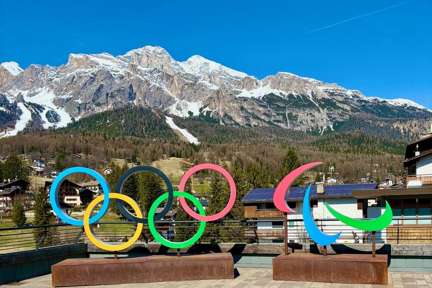 Vieme, aký bude otvárací ceremoniál zimnej olympiády 2026: Katedrála, Armani a Dolomity