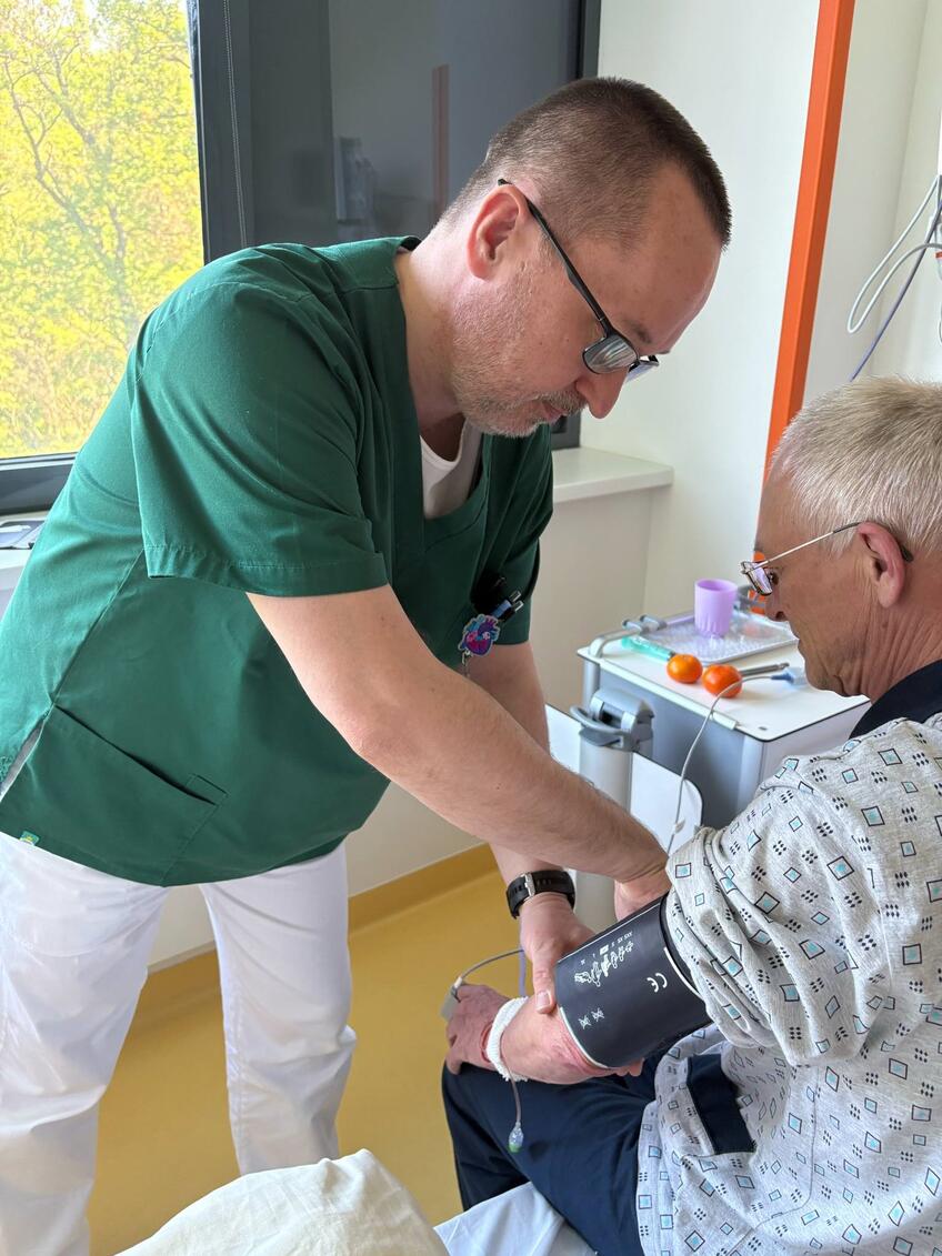 Štefan Babej z Národného ústavu srdcových a cievnych chorôb: Mylne ma volajú zdravotný brat,  ale som zdravotná sestra