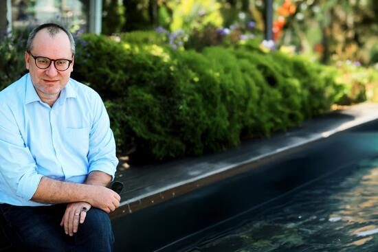 Spisovateľ Peter Gašparík (48): Chodil do dažďa s Felliniho dáždnikom Môj život má rôzne zápletky