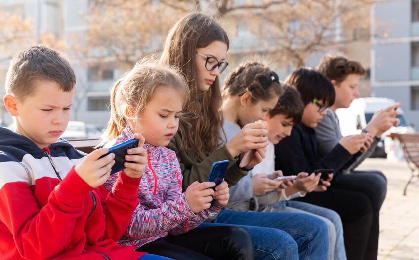 Deti na sociálnych sieťach: Rodičia, pozor, toto nesmiete ignorovať! Od kyberšikany k závislosti