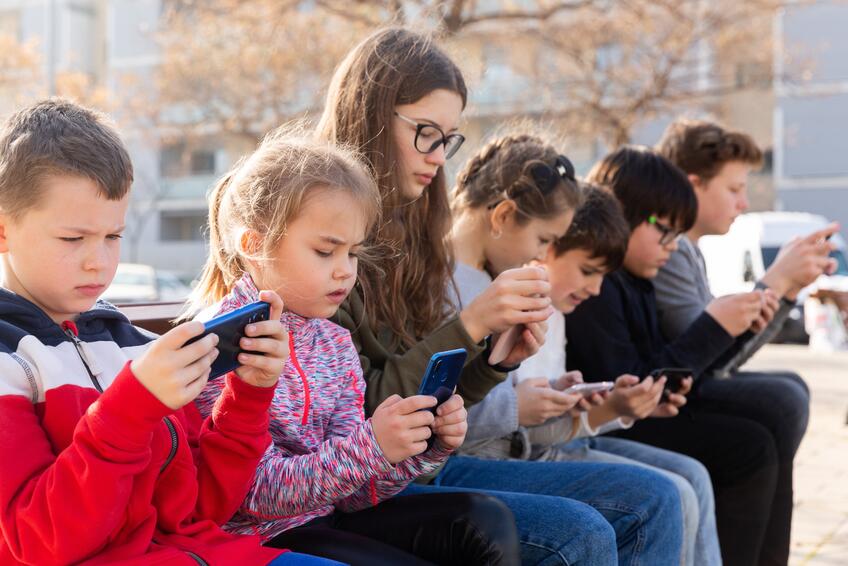 Deti na sociálnych sieťach: Rodičia, pozor, toto nesmiete ignorovať! Od kyberšikany k závislosti